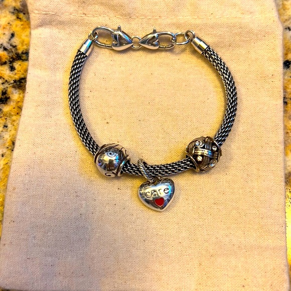 Pandora charm bracelet with 3 charms - Picture 1 of 2